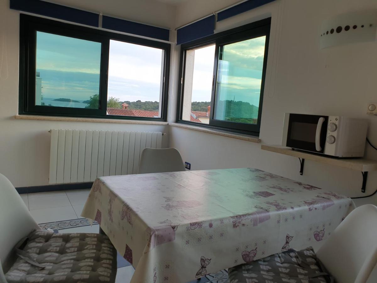 Apartments Adri, Parking In The Yard Rovinj Luaran gambar
