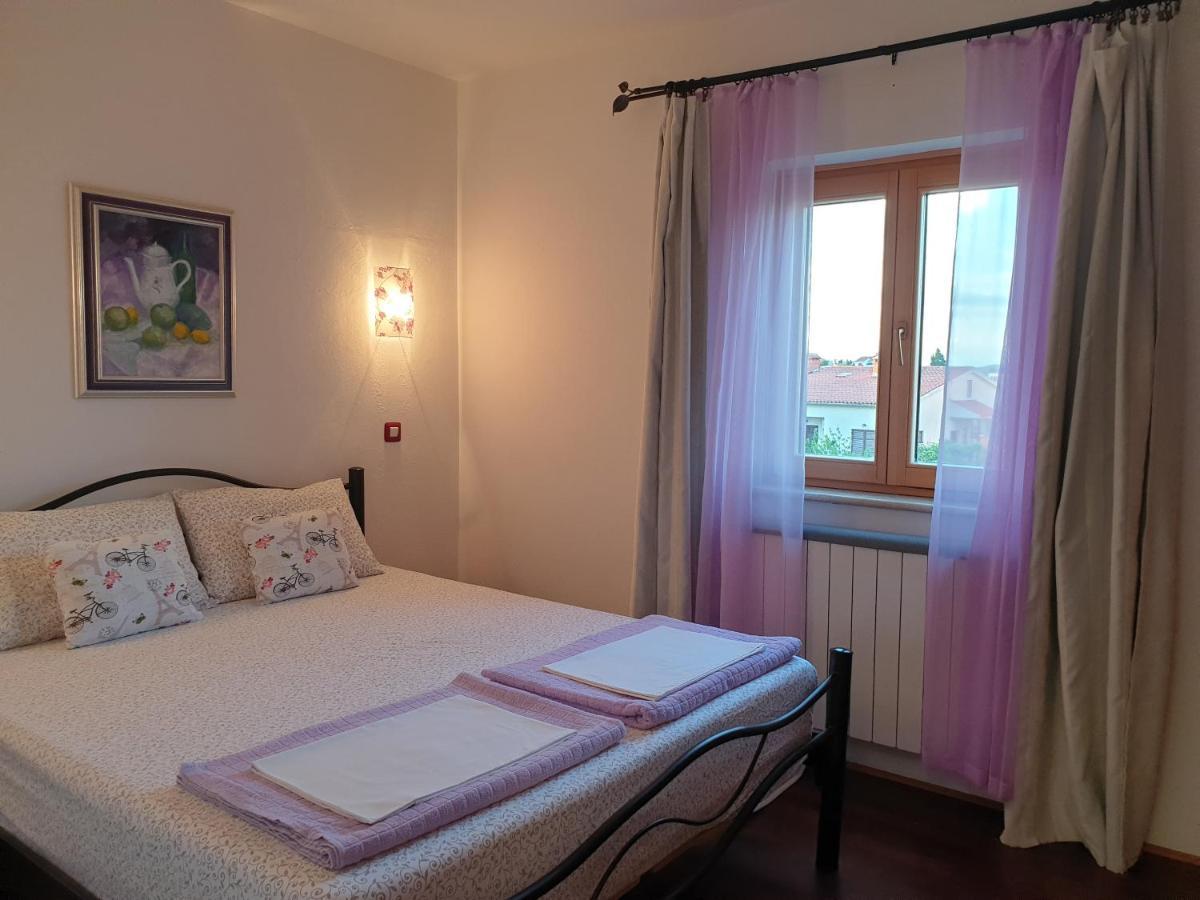 Apartments Adri, Parking In The Yard Rovinj Luaran gambar