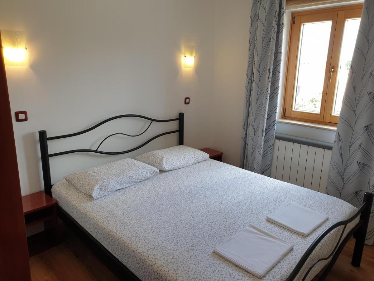 Apartments Adri, Parking In The Yard Rovinj Luaran gambar