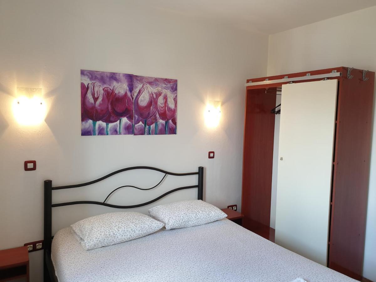 Apartments Adri, Parking In The Yard Rovinj Luaran gambar